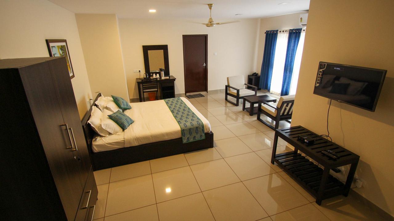 Kohinoor Hotel Alwaye Exterior photo